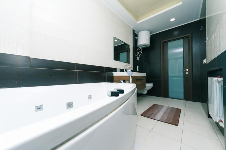 Hotrent Pechersk Lesy 20/22 เคียฟ ภายนอก รูปภาพ