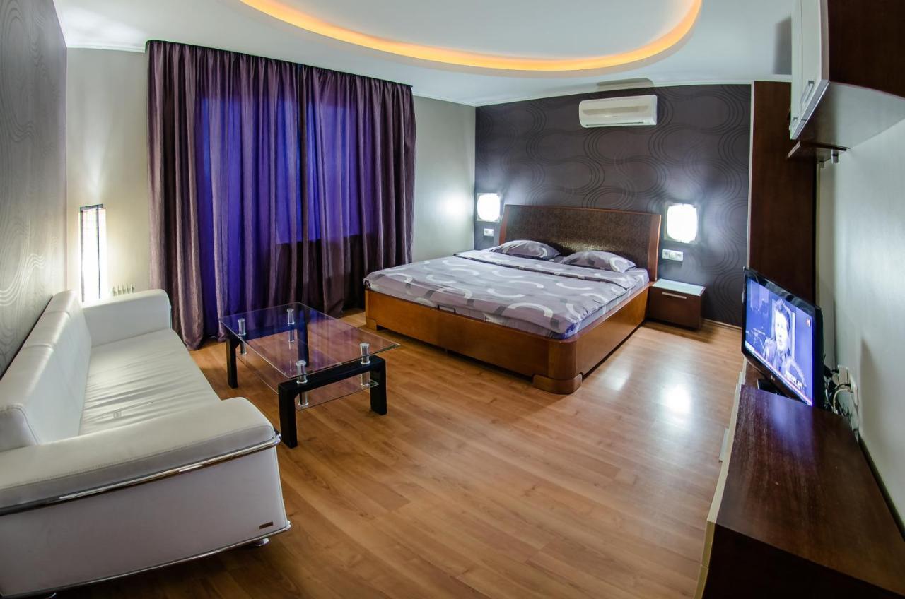 Hotrent Pechersk Lesy 20/22 เคียฟ ภายนอก รูปภาพ